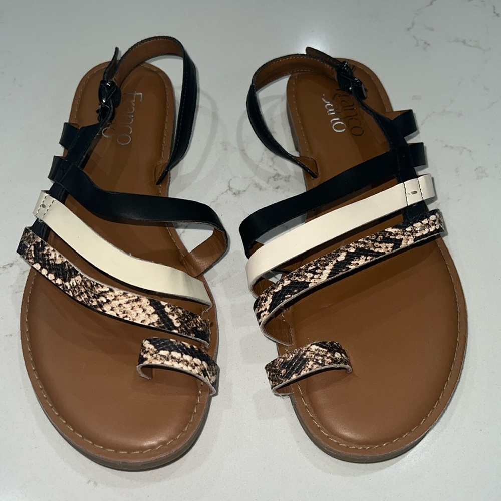 Franco Sarto black/white/snake-print Sandals with Toe & Back Strap Size 7.5